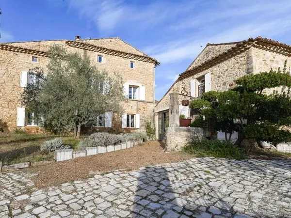 Maison 10 pièces 490 m²