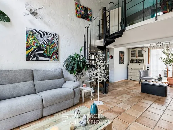 Villa familiale avec espace professionnel dans son environnement boisé