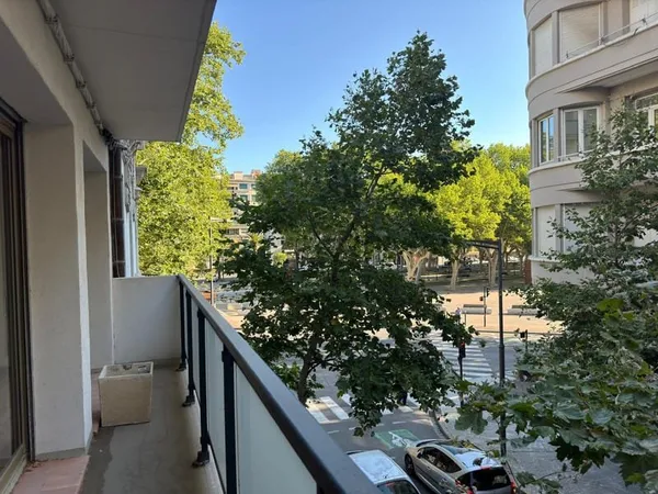 PALAIS DES CONGRES GRAND F4 106,46m2 Loi CARREZ Balcons