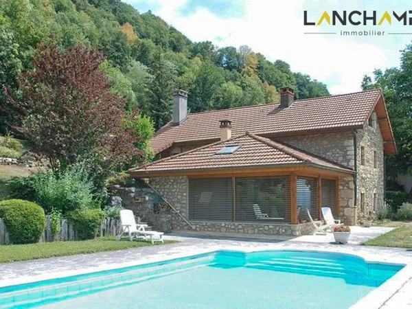 Propriété en pierres avec vue sur le Rhône Piscine, dépend
