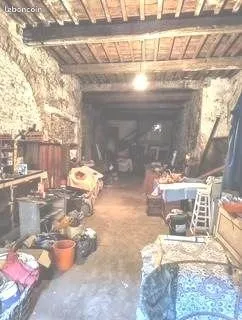Garage/box 280 m² Pia