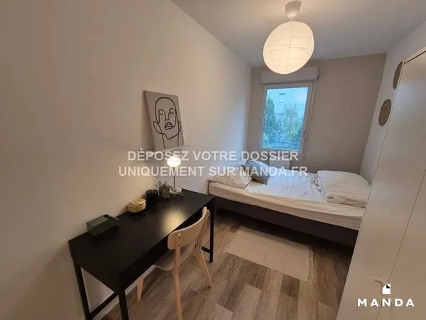Vénissieux: Chambre en colocation avec salle de bain privative
