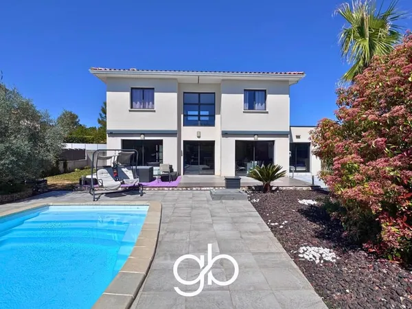 MAISON CONTEMPORAINE 142 M2 5 PIECES - PISCINE CHAUFFÉE -