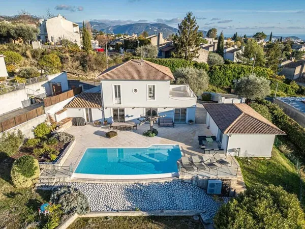 Villa 5 pièces 180 m²