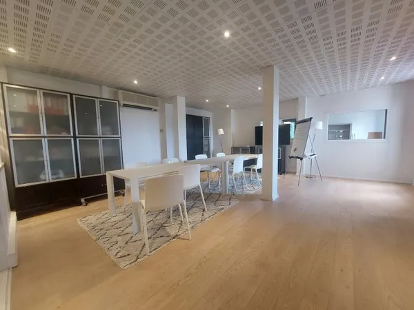 Immeuble de bureaux 610 m²