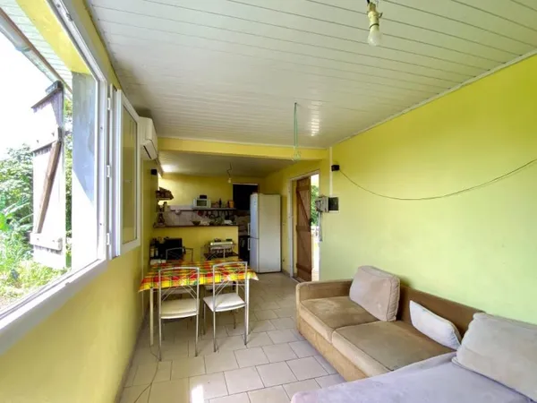 Maison à vendre sur deux niveaux avec potentiel locatif