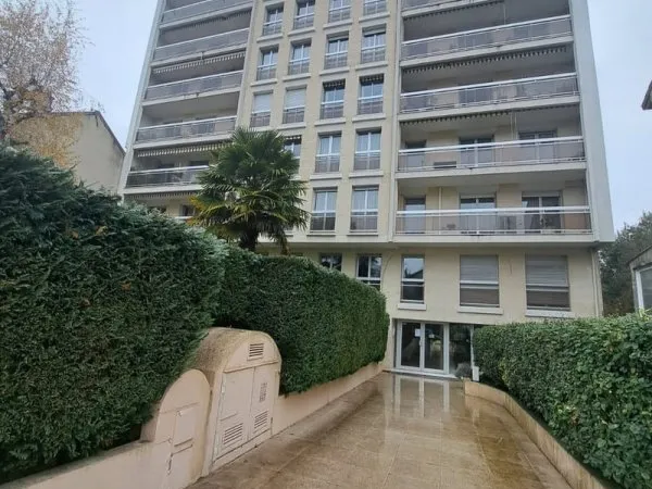 Avenue de la Division Leclerc - F2 en Rez de jardin avec cav