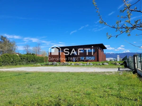 Local commercial/bureaux de 457m² avec terrain divisible et constructible
