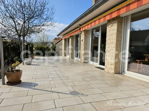 Maison familiale 177 m² - 4 chambres, terrasse, piscine chauffée, terrain clos - NUITS SAINT GEORGES