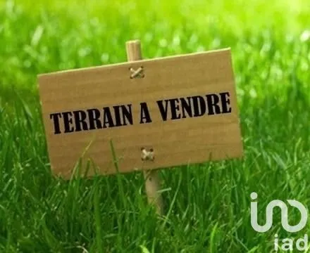 Terrain 684 m²