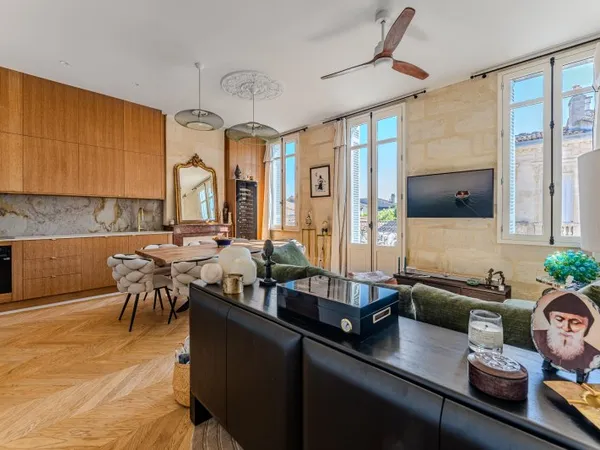 Vends appartement entièrement rénové type 4 - 101m² - Bordeaux centre