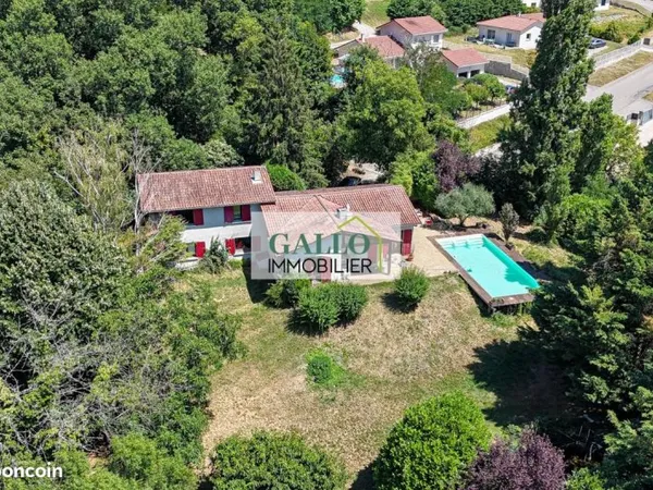 Maison 10 pièces 263 m²
