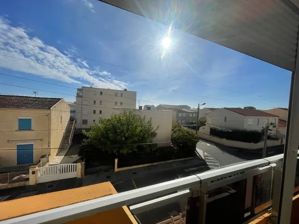 Studio avec balcon et parking à 150m de la mer