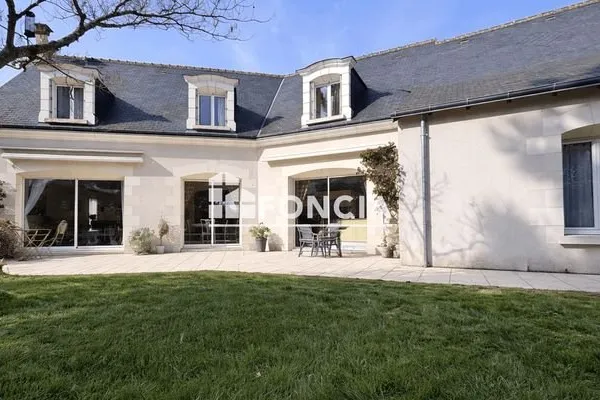 Maison 7 pièces 274 m²