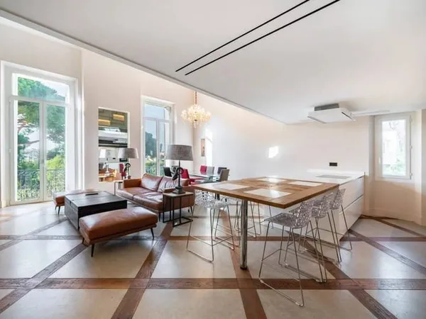 Appartement 4 pièces 160 m²