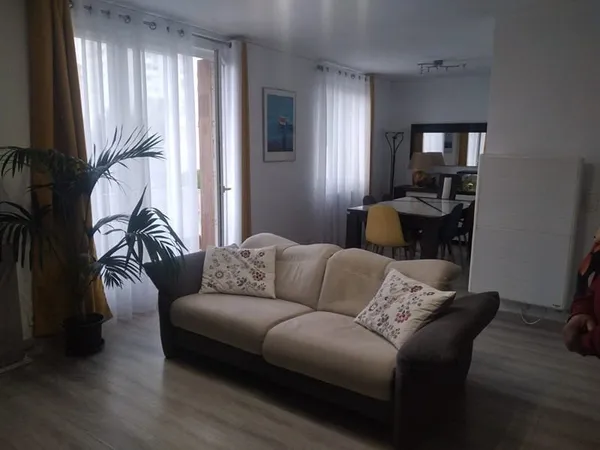 Appartement Mantes La Ville centre 5 pièces 81m², 3 chambres, Gare SNCF