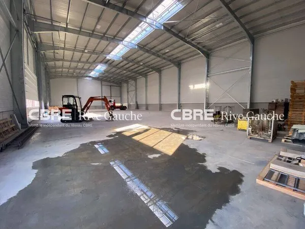 Local d'activité 1059 m²