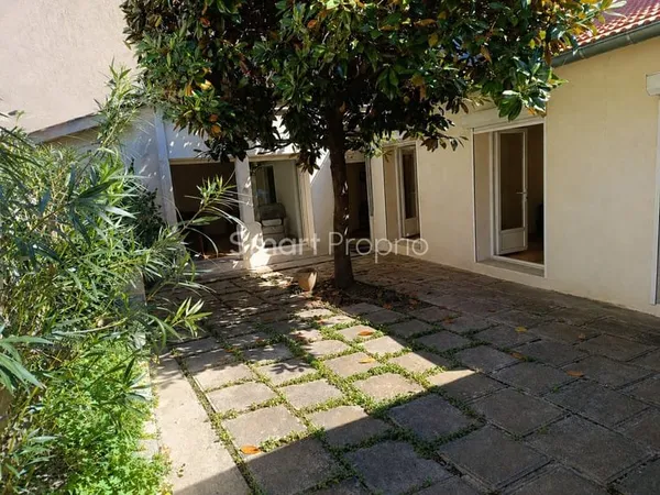 MONTELIMAR CENTRE -VILLE - Maison de ville T4 - 82 m2 - Cour