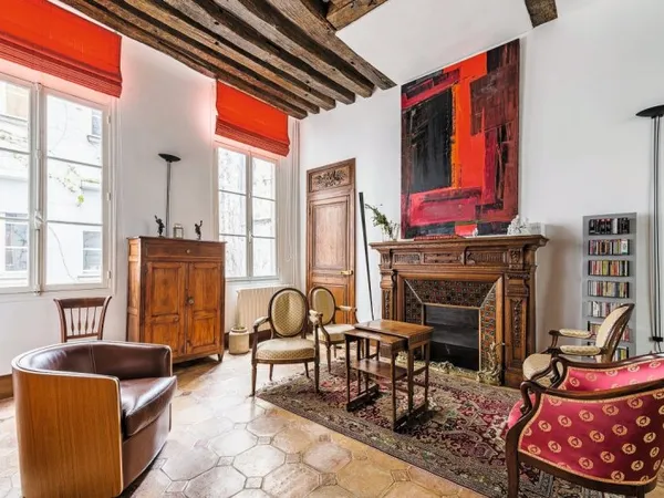 APPARTEMENT EN DUPLEX SUR COUR
