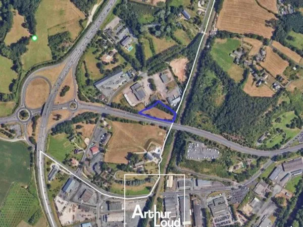 TERRAIN 5400 m² USSAC