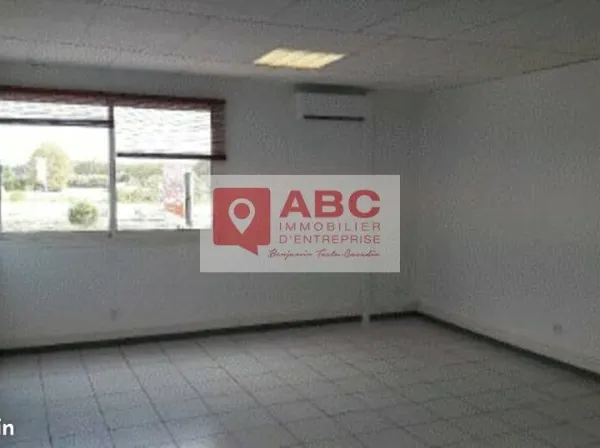 BUREAUX 489 m² MAUGUIO