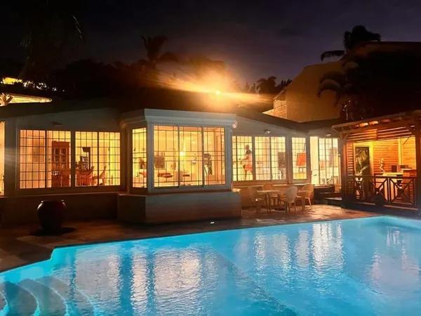 Charmante villa F5 avec piscine vue mer sur terrain 800 m2