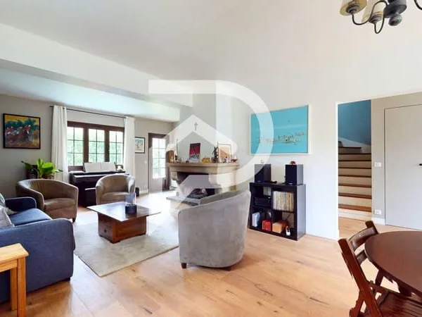Maison rénovée à vendre à Marly-le-Roi - DPE C, 5 chambres, jardin, sous-sol total