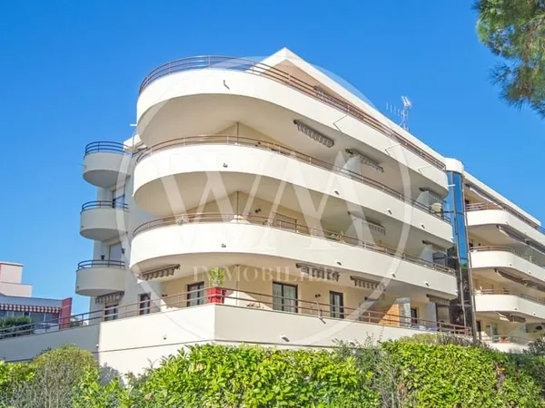 Le Cros de Cagnes, 3 pièces avec terrasse et balcon de 24 m2, Parking et cave