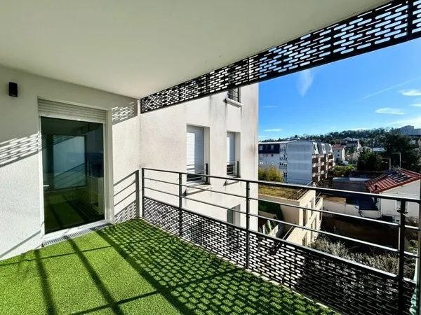 Appartement F3 € 61,61 m² ? Lumineux avec terrasse et vue dégagée