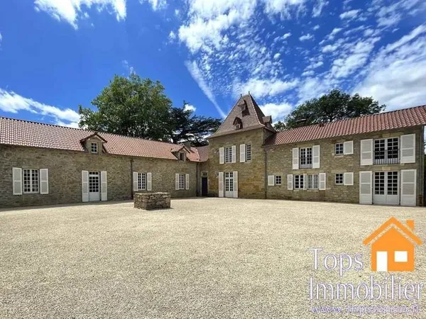 Demeure de charme en Aveyron avec piscine et 2,5 hectares de terres