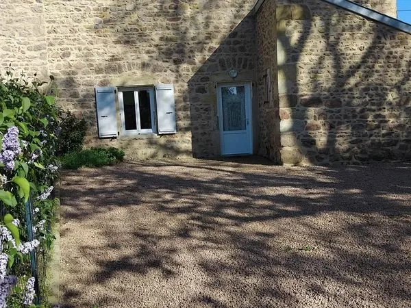 A louer duplex rénové prés de la Clayette