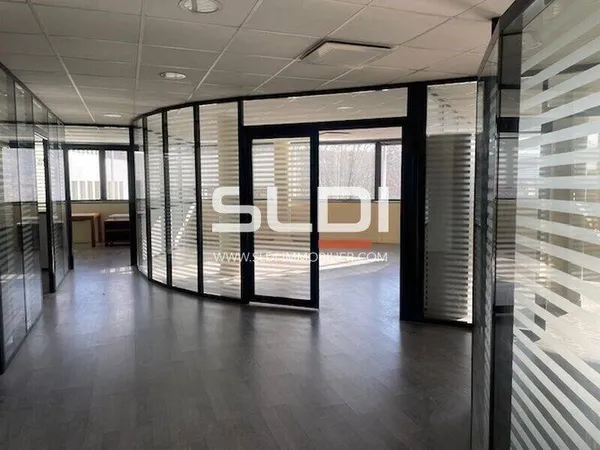 Bureaux 296 m²