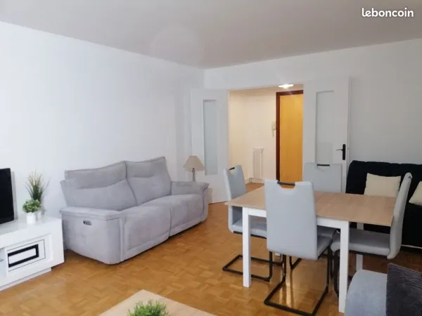 Grand T2 78m² en bord de Seine