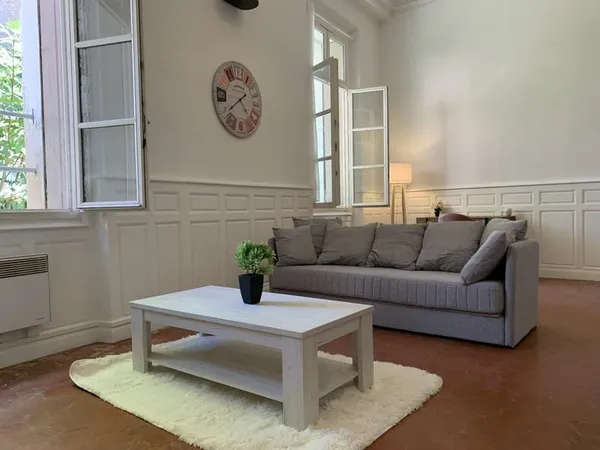UN APPARTEMENT MEUBLE, 2PIECES, BOURGEOIS, SECTEUR CATHEDRAL