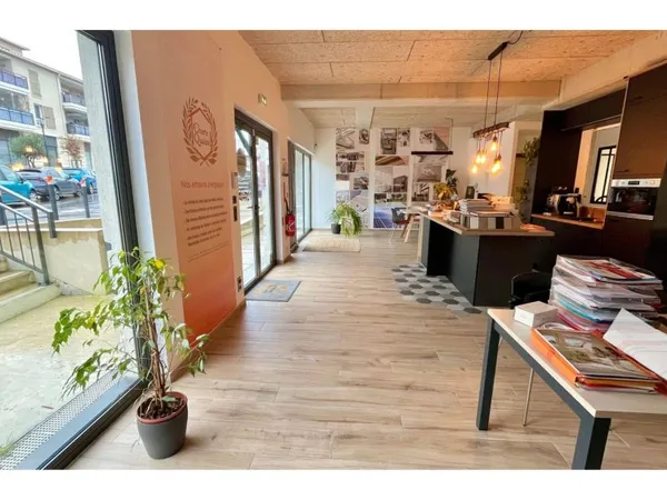 Local commercial 114 m²