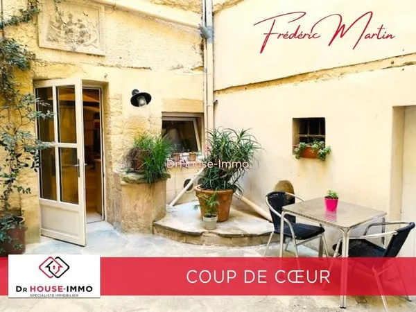 Uzès centre, bel appartement en pierre de 35 m² au calme en rez de chaussée.