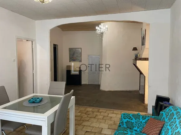 Maison de village en partie rénovée