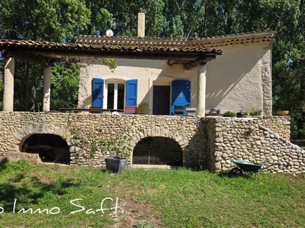 Maison de 112m² + 316m² d'annexes sur 2 hectares de terrain