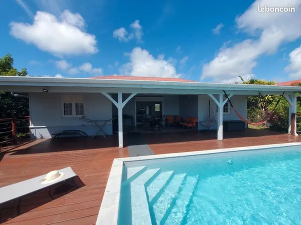 Vends maison 3 chambres, piscine et jardin