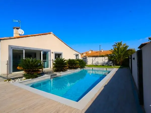 MAUGUIO proche intermarché Villa 149 m² sur terrain de 478m² - Piscine