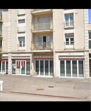 Beau local au centre de Poissy