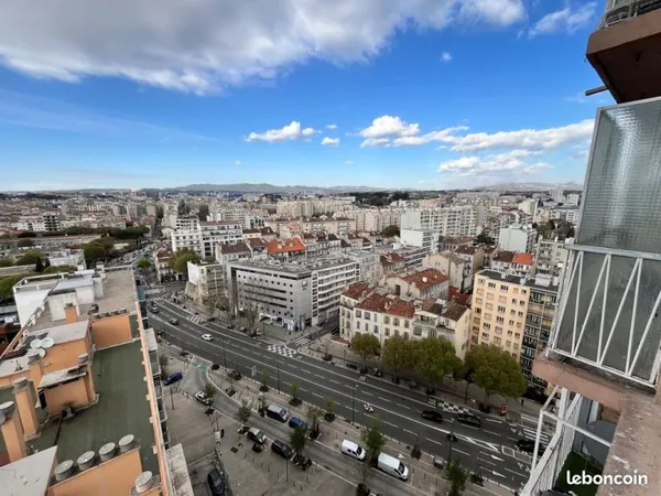 27m² — 16ème étage — Vue mer — Métro en face