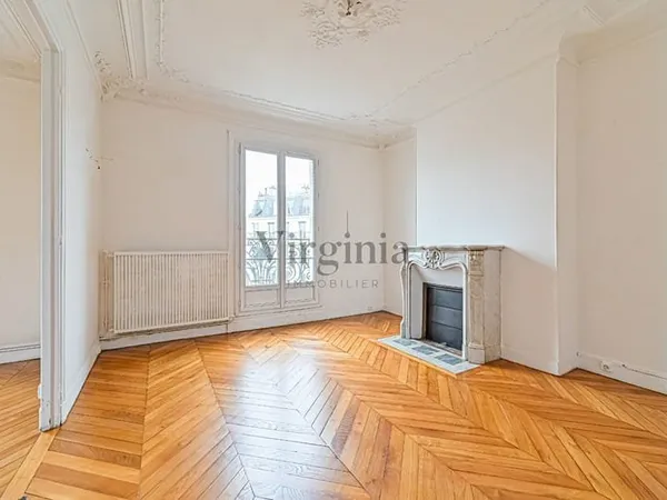 Beau 3 pièces en étage élevé avec balcon