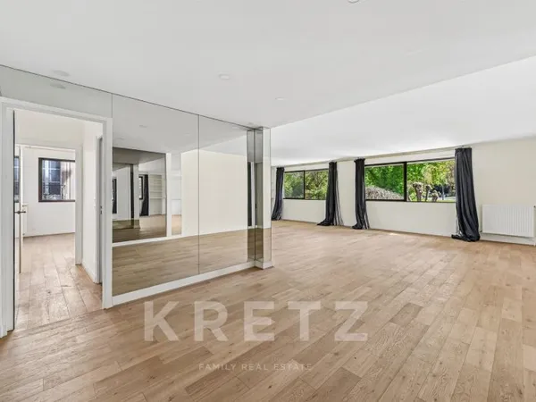 Avenue Foch - Appartement de 138 m² au calme sur cour arborée