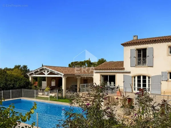 Maison 7 pièces 257 m²