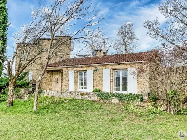 Un bel ensemble en pierre en campagne de Montayral