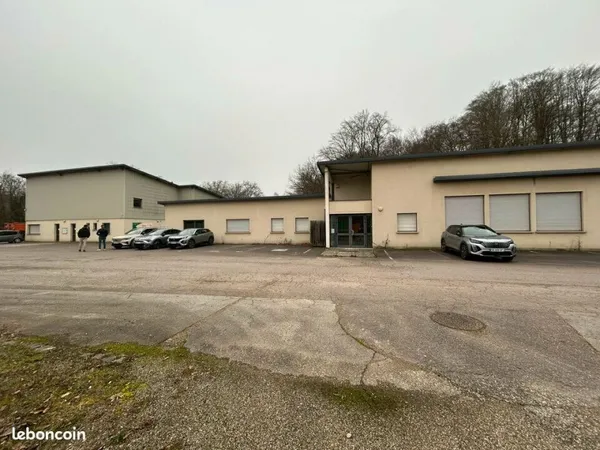 Local bureaux 1 025 m²
