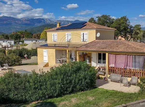 Propriété familiale avec piscine à Prunelli-di-Fiumorbo