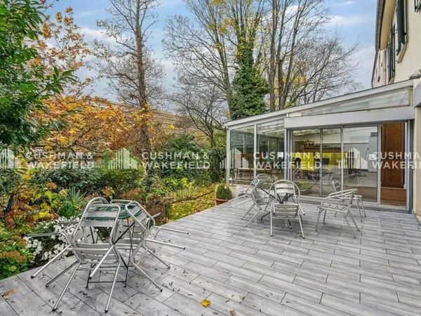 Bureaux 158 m²