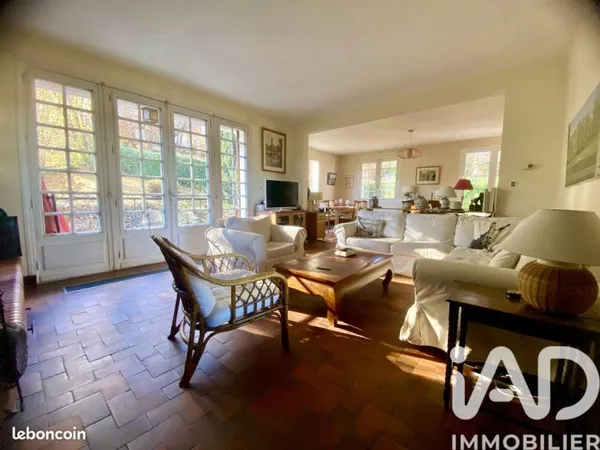 Maison 10 pièces 275 m²